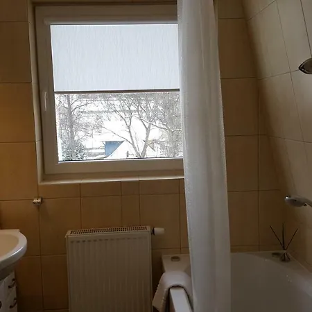 Feriehus Rodzinny Z Ogrodem - Blizej Zdroju